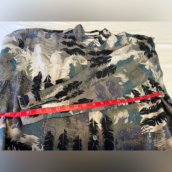 Perry Ellis Vintage feather motif button down shirt with banded collar, Size M - Picture 6 of 9